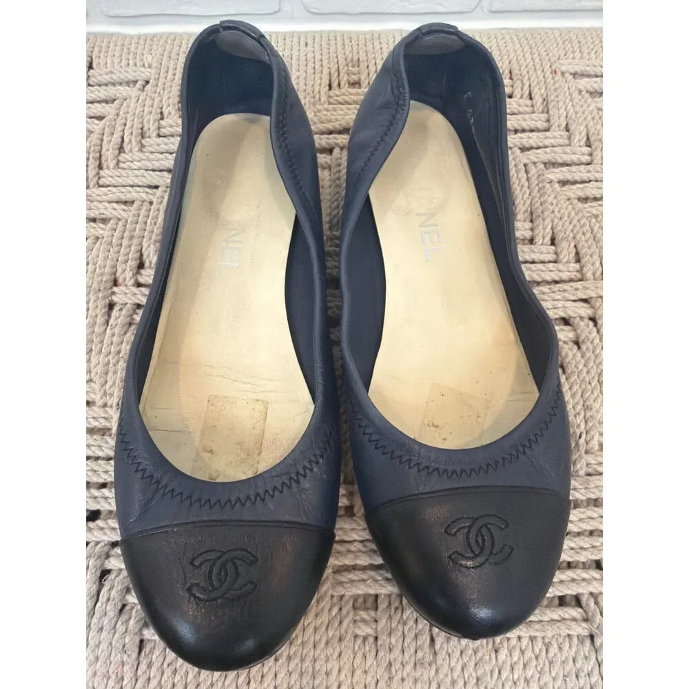 Vintage Chanel CC Cap-Toe Ballerina Flats Navy Black Leather Size 38